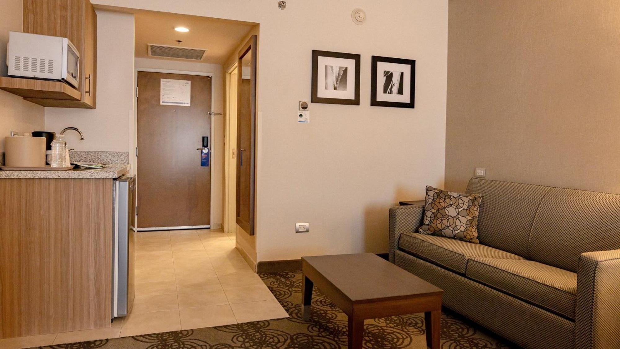 Holiday Inn Express & Suites Chihuahua Juventud By Ihg Exterior foto